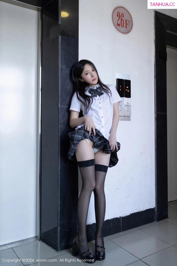 鱼子酱fish  [XiuRen]高清写真图 2024.05.10 No.8516 鱼子酱Fish 黑丝美腿第8张图片
